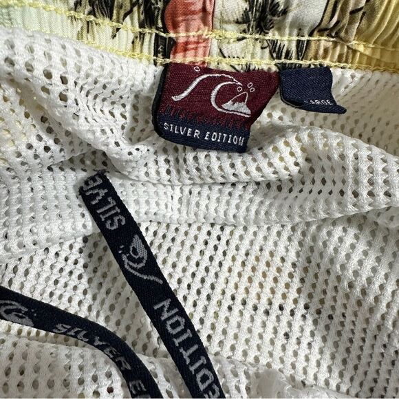 Quicksilver silver edition men’s swimsuit. Size XL - Picture 6 of 6